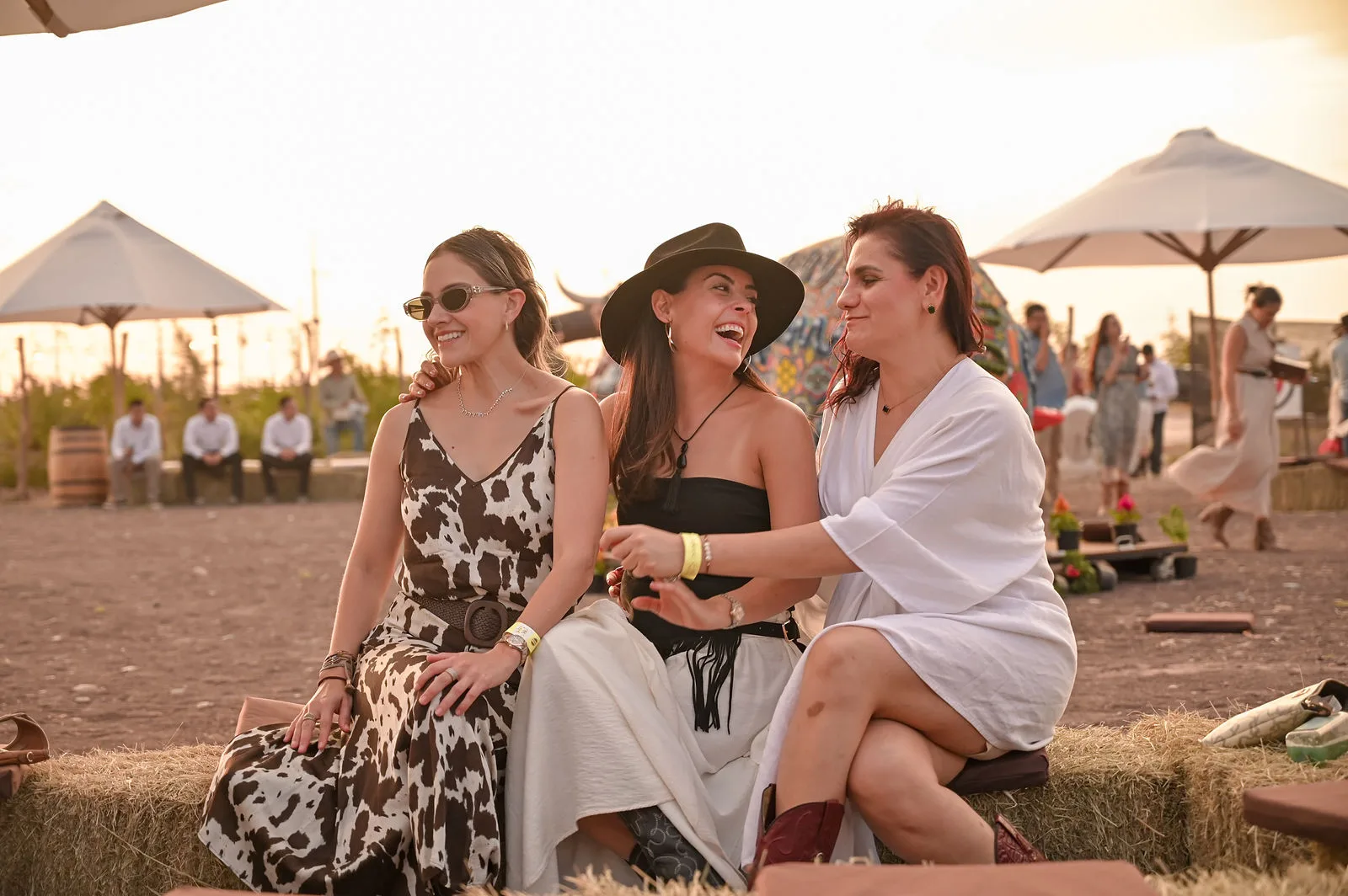 Tres amigas riendo en la Vendimia, Sierto, General Cepeda, Coahuila